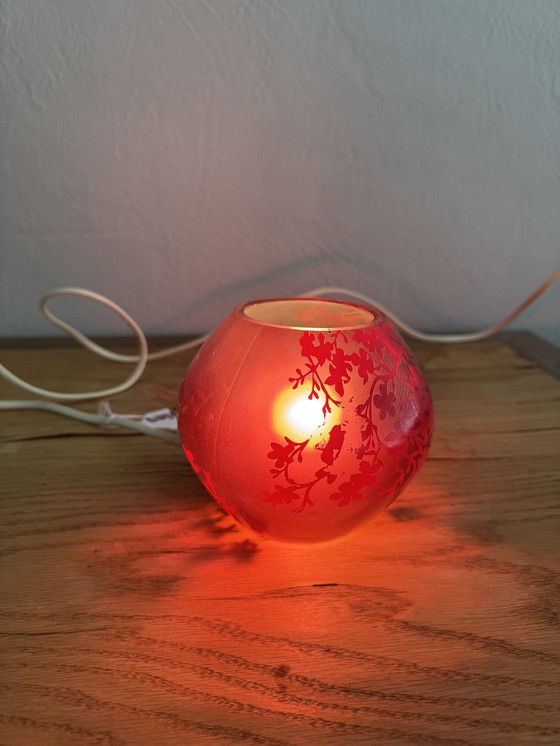 Image 1 of Lampe de table Knubbig rouge foncé d'IKEA