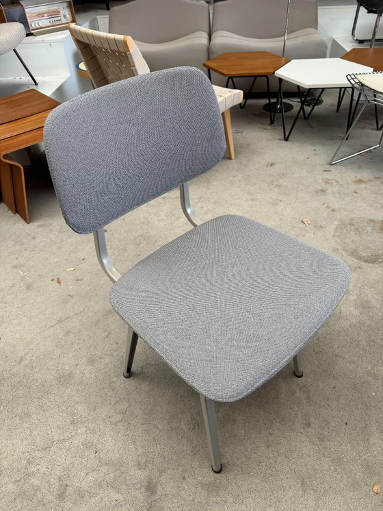 Image 1 of Silla Ahrend Revolt tapizada gris