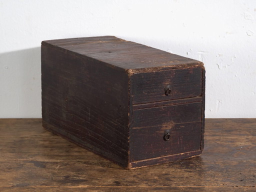 Petite commode japonaise laquée ancienne à deux tiroirs – Japon, circa 1910 – ladekasten, Iron (photo 2 of 40)