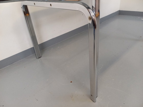 Image 1 of Vintage ovale eettafel van rookglas en verchroomd metaal, in Space Age-stijl uit de jaren 70.
