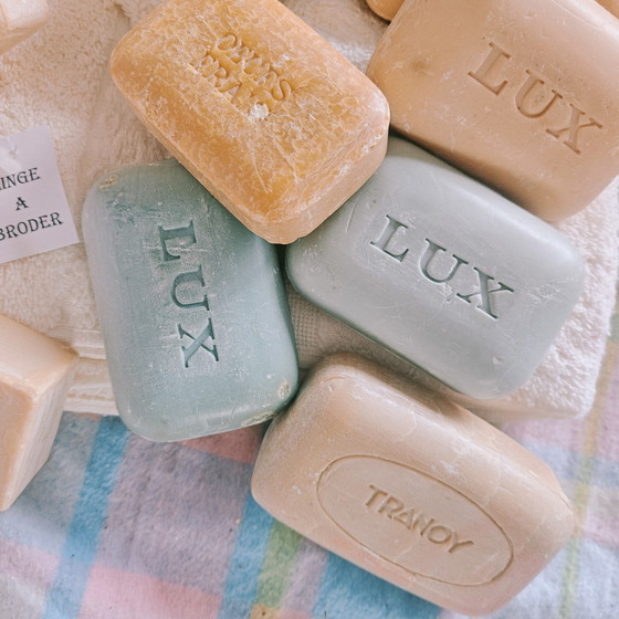 Image 1 of Collection sélectionnée : Savons vintage « invendus » - Design et histoire (y compris tabac)