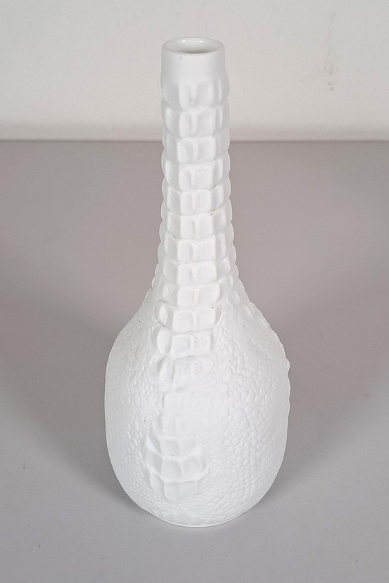 Image 1 of Paire de vases en porcelaine biscuit