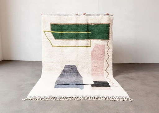Marokkanischer Teppich aus reiner Wolle mit traditionellen, farbenfrohen Mustern, 2/3 m²