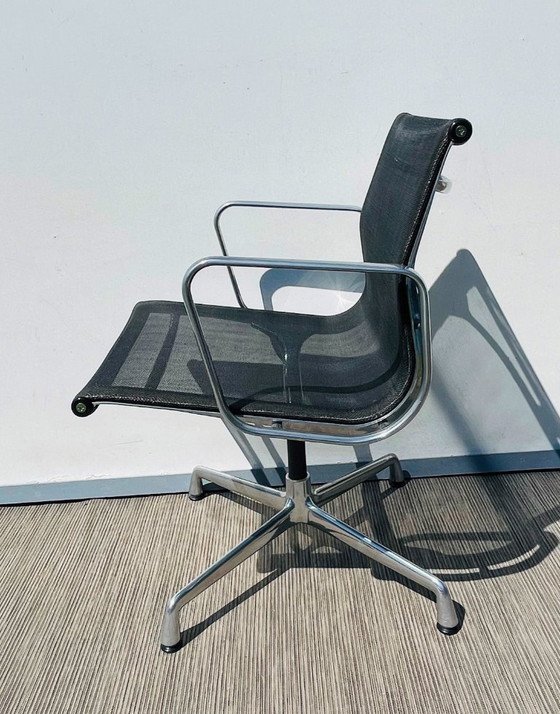 Image 1 of Paar van Vitra Eames Vintage Alu Group armstoelen
