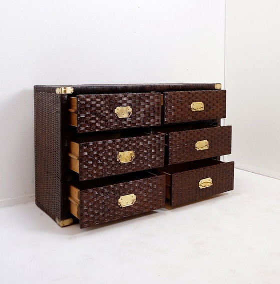 Image 1 of Commode vintage en rotin tressé, style côtier