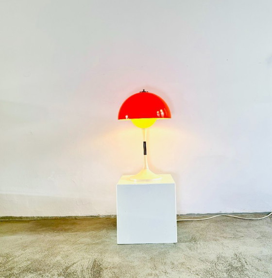 Image 1 of Lampada da tavolo a forma di fungo, di metà secolo, rossa e bianca, Europa, anni '70