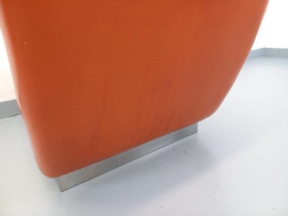 Image 1 of Vintage Roche Bobois-fauteuil in chroom en tegelkleurig leer uit de jaren 70.
