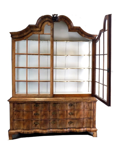 Vitrine du 18ème siècle - Louis XV.