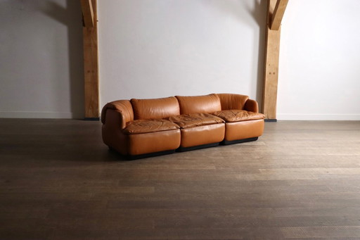 Confidential sofa by Alberto Rosselli for Saporiti in cognac leather, Italy 1970s
