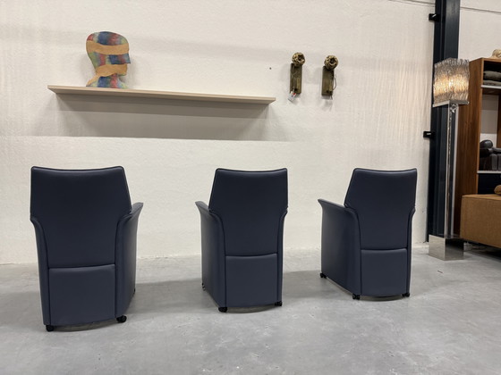 Image 1 of 3 Leolux Tamarinde Esszimmerstühle auf Rollen, blaues Leder