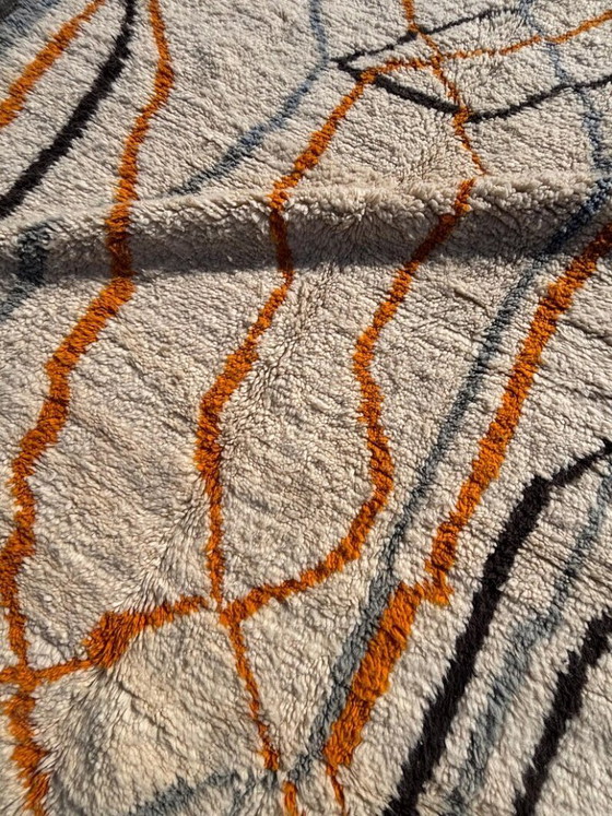 Image 1 of Marokkaans Azilal wollen tapijt 200x350 cm – Handgeweven Berber tapijt