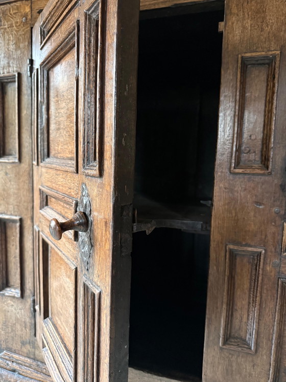 Image 1 of Antiek spaans dressoir