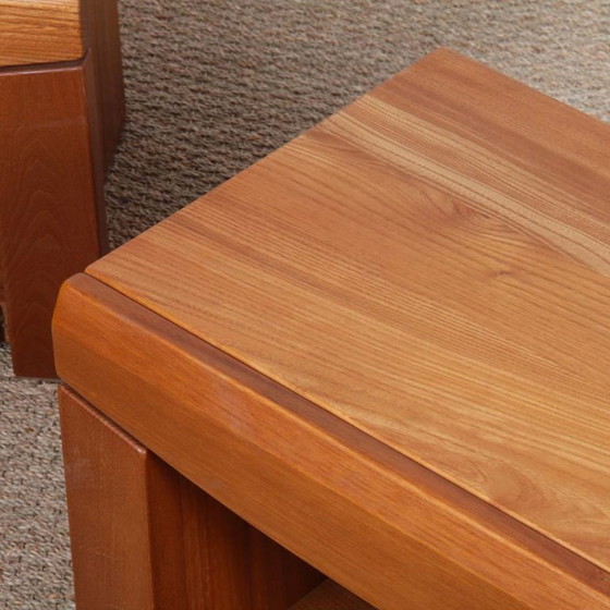 Image 1 of Pareja de mesitas de noche de olmo, obra francesa de los años 80