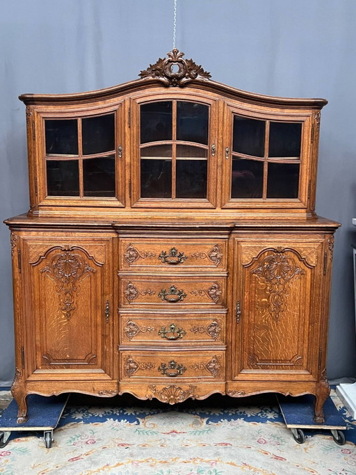 Buffetkast in Lodewijk XV-stijl, van massief eikenhout. – buffetkasten (photo 2 of 8)