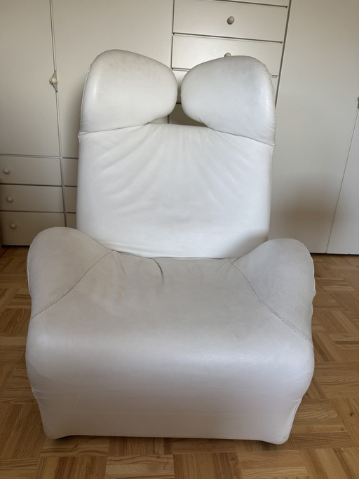 Poltroncina Cassina Wink in pelle bianca designer Toshiyuki Kita