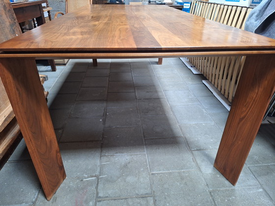 Image 1 of Table de salle à manger scandinave en noyer