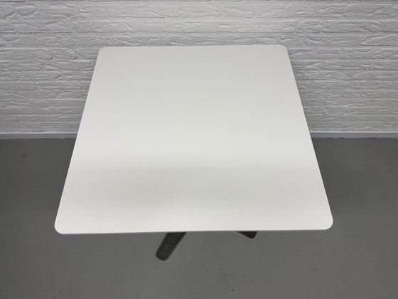 Image 1 of Bürotisch mit verchromtem Kreuzfuß – 75 x 75 x 71 cm