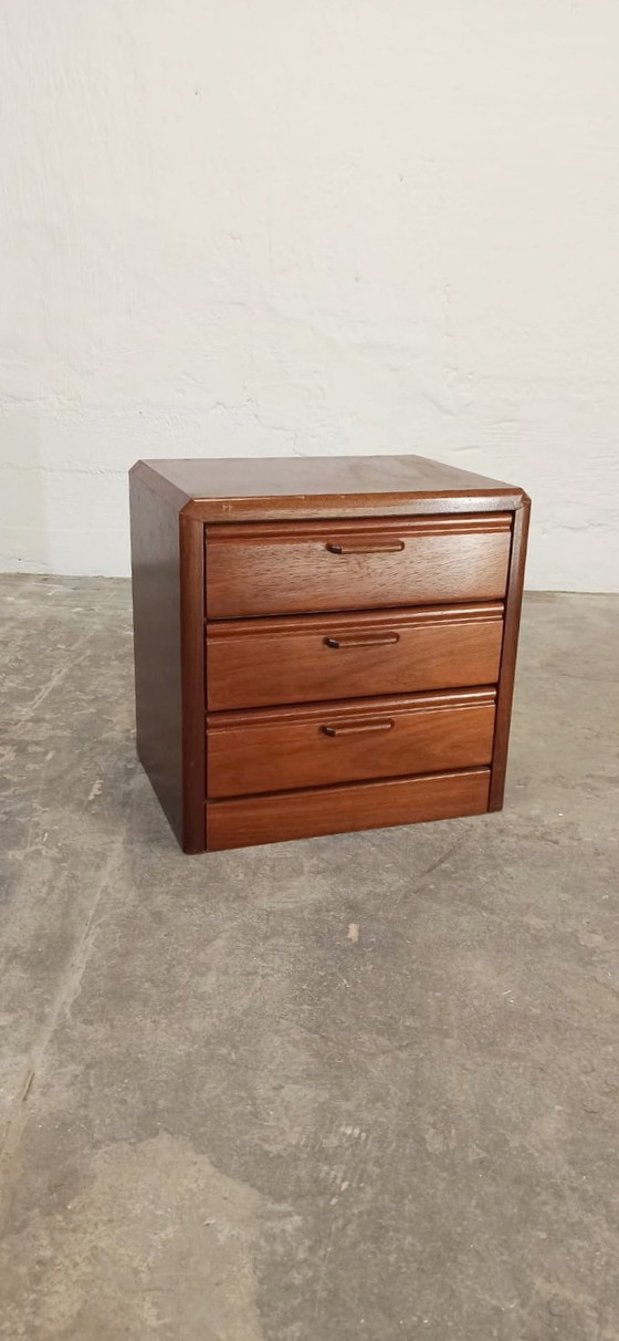 Image 1 of Comodino con cassettiera in legno Hülsta