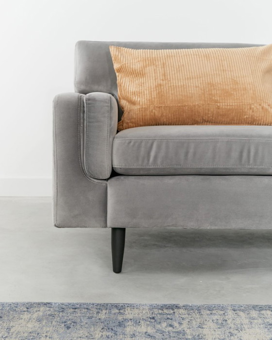 Image 1 of Divano HELSINKI in velluto grigio, design scandinavo