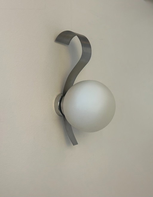 Applique vintage, vetro opalino e metallo spazzolato, Francia, 1960