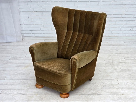 Image 1 of Deense relaxfauteuil met hoge rugleuning uit de jaren 60, bekleed met groen meubelvelours.