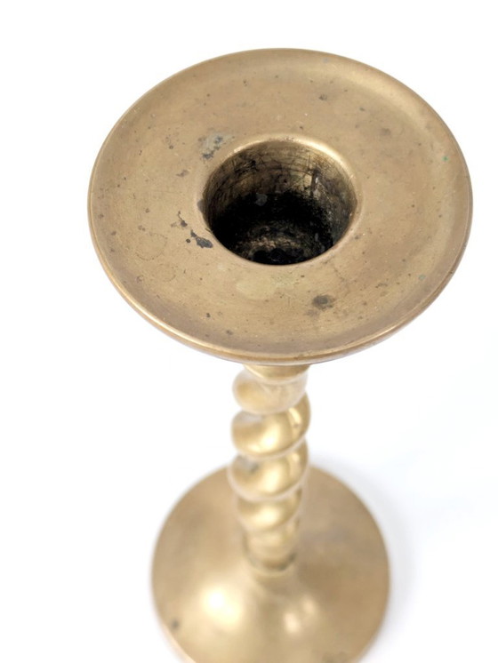 Image 1 of Set van 3 vintage messing kandelaars uit het midden van de 20e eeuw, verschillend van vorm met gedraaide en torsade-details.