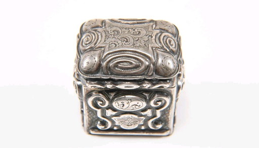 Schöne Sterling Silber Miniaturdose mit Deckel datiert 1864 Monogramm