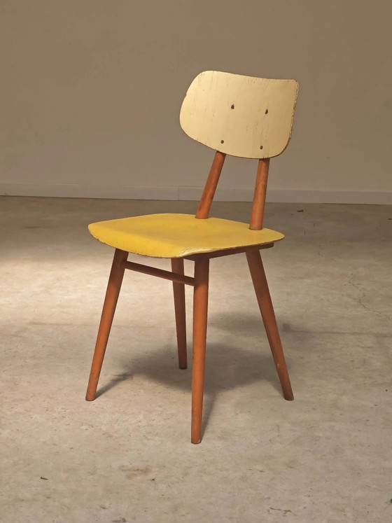 Gelber Holzstuhl TON Bystrice (Thonet) 1970 – Esszimmerstühle, Wood, Vintage (photo 3 of 11)