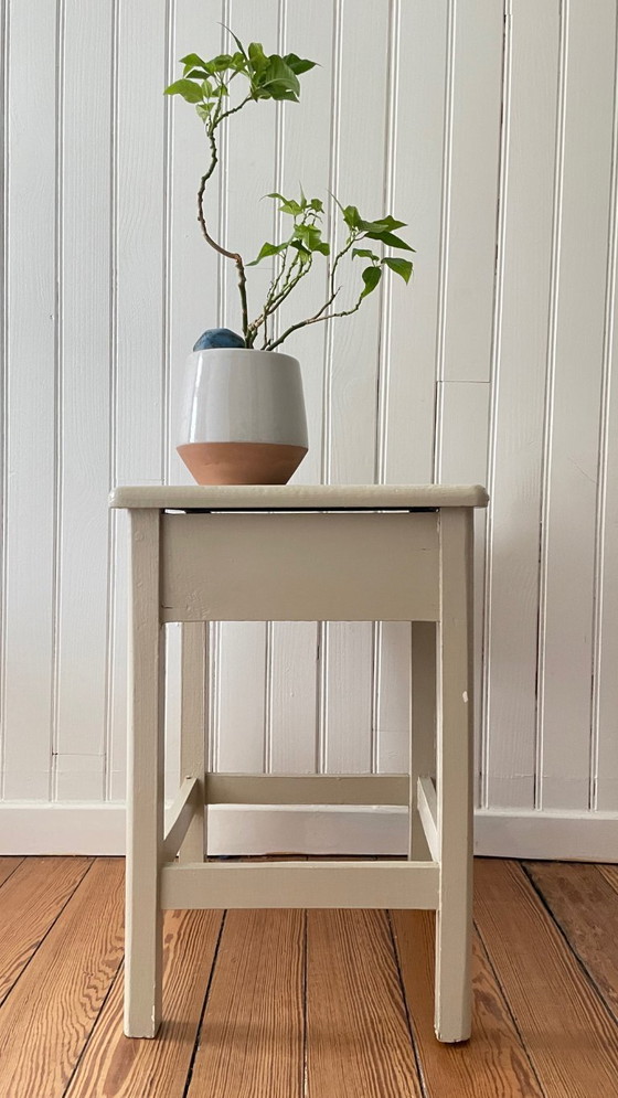 Image 1 of Sgabello vintage in legno verniciato beige