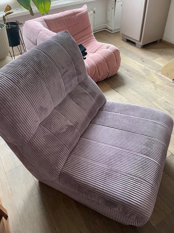 Image 1 of Divano lounge Homestock con pouf Theodore