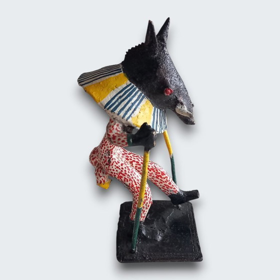 Image 1 of Ensemble de cinq statues figuratives africaines en métal peint à la main – têtes d'animaux – Afrique