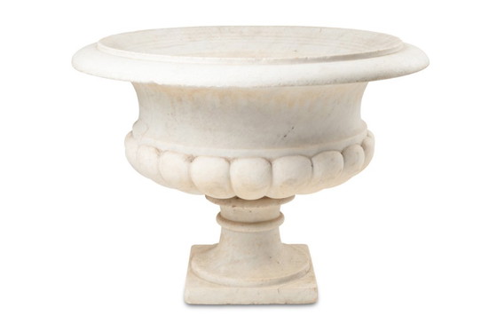 Image 1 of Vaso mediceo con corpo gaudronnée e collo svasato in marmo. 1880 circa