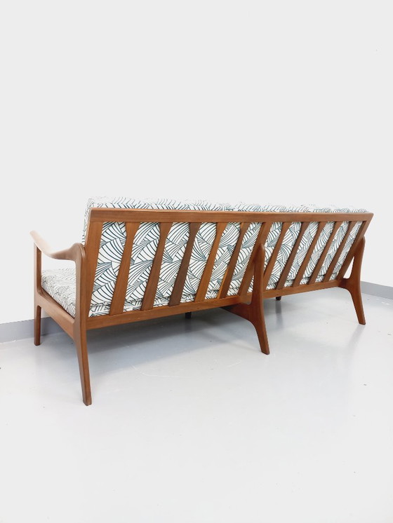 Image 1 of Arne Wahl Iversen voor Komfort 3-zits Scandinavische vintage bank in teak en stof uit de jaren 60
