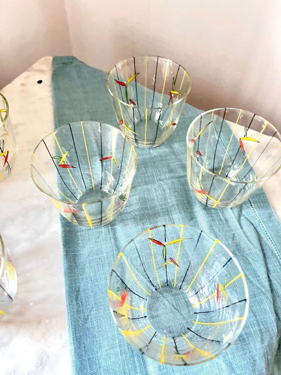 Image 1 of Set vintage di 6 bicchieri dipinti a mano di metà secolo - Articoli da bar anni '50 con design giallo e nero