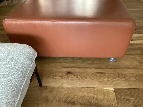 Image 1 of grande poggiapiedi in pelle rosso-marrone 104x104x43(h)