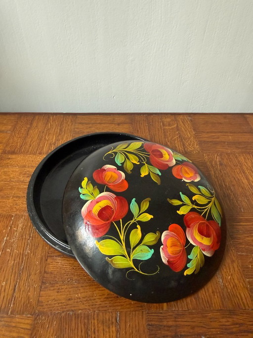 Boîte en bois peinte à la main – artisanat russe