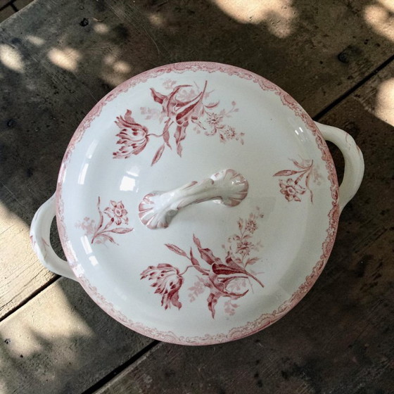 Image 1 of Large 19th century French tureen signed Sarreguemines "Fontanges"