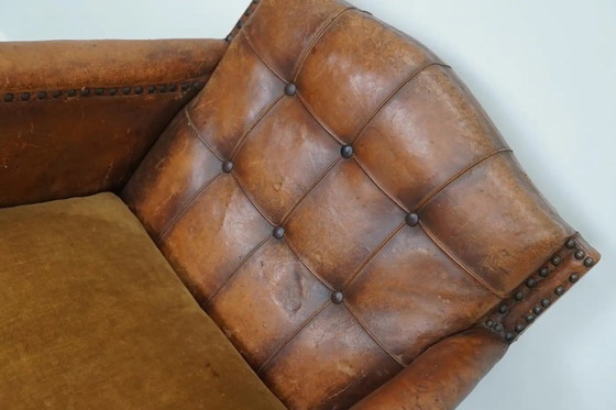 Image 1 of Antieke Franse cognackleurige leren clubfauteuil met knooprug