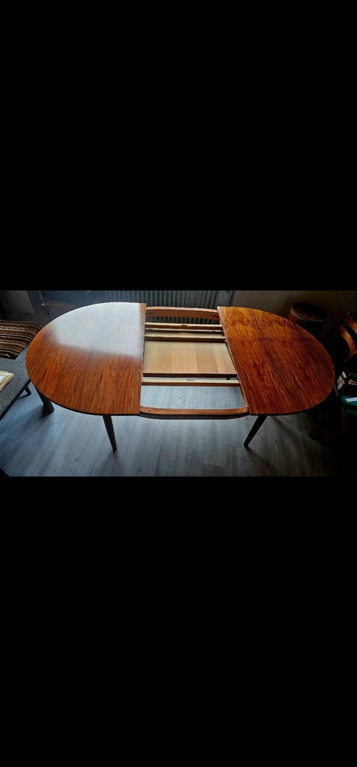 Extendable mid-century dining table