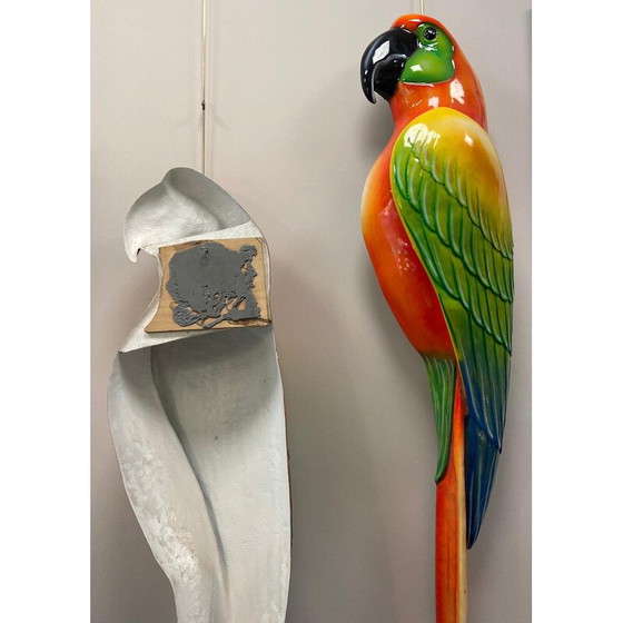 Image 1 of Pair of vintage parrots macaws in fiberglass and epoxy, Italy 1970s