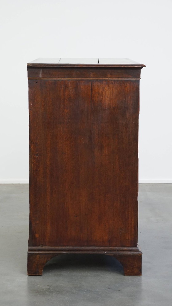 Image 1 of Gran cómoda antigua inglesa de roble con 5 cajones del siglo XVIII