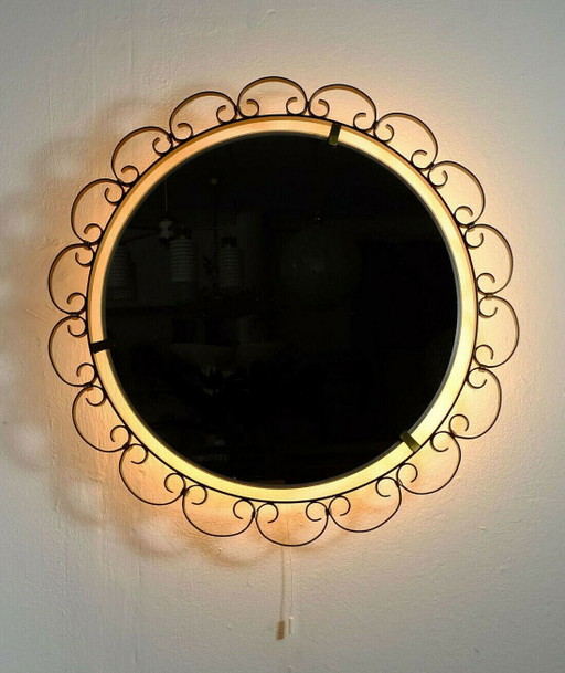 Ronde, verlichte wandspiegel in mid-century modern stijl met ijzeren en messing frame, Hillebrand, jaren 60.
