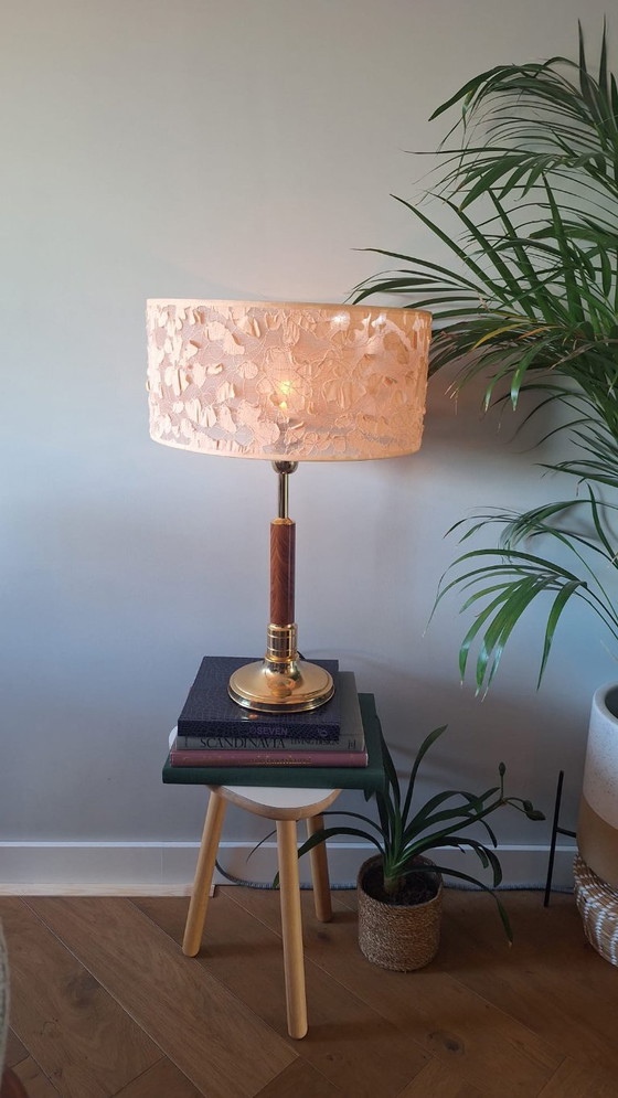 Beautiful Vintage Mid-Century Table Lamp – Brass & Burl Wood Look (Temde Style) – Metal (photo 10 of 10)