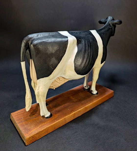 Grande mucca tedesca Black-Bunte d'epoca su piedistallo – Sculture, Metal, Wood (photo 3 of 6)