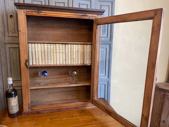 Image 1 of Vitrine suspendue, meuble de collection, meuble de toilette, antiquité française