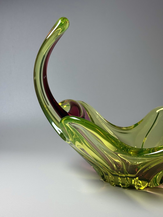 Image 1 of Grande centrotavola in vetro di Murano all'uranio di Seguso, Italia, anni '50-'60 — 50 cm