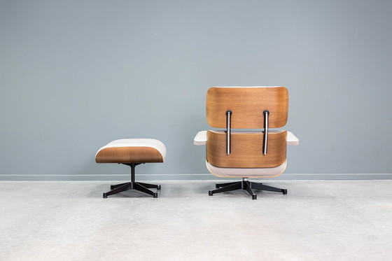 Image 1 of Sillón Eames + otomana