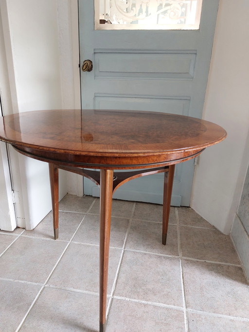Antiker Tisch, signiert, Wurzelnussholz