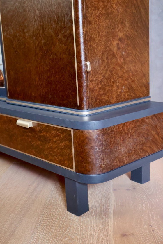 Image 1 of Mobile Art Déco con vetrina in vetro curvo – Restaurato, impiallacciatura in radica, illuminazione