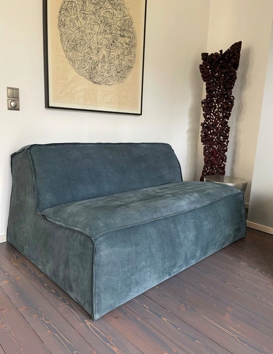 Image 1 of Baxter Damasco-bank in satijnleer, duifblauw